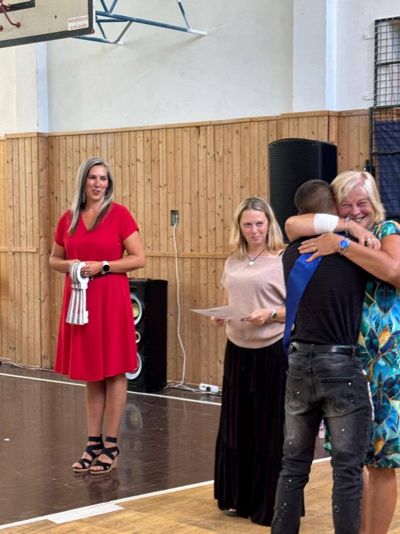 Loučení se školním rokem s úsměvem a potleskem