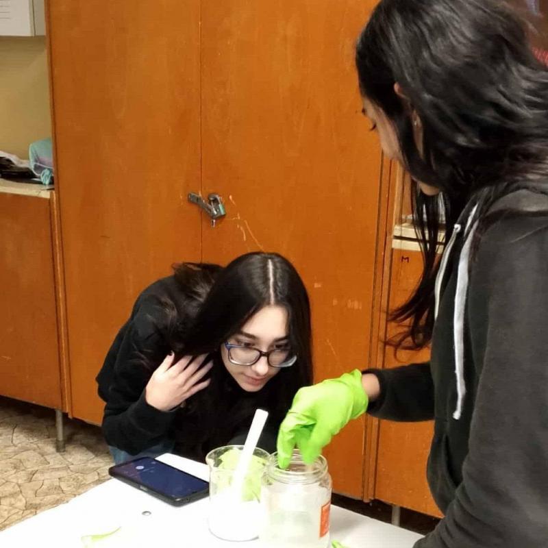 Krystalizace soli v hodině chemie